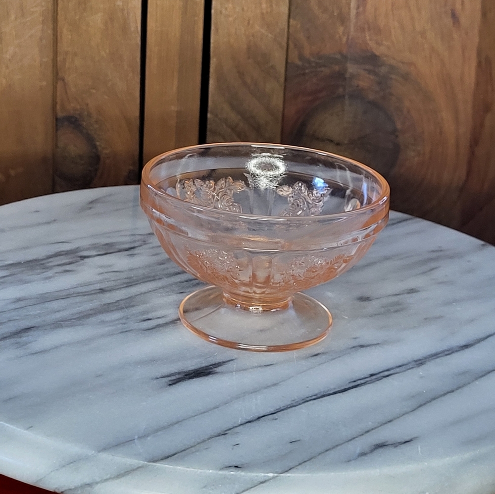 Elegant Pink Glass Dessert Bowl - Picture 1 of 11